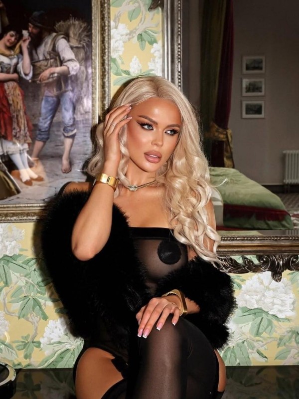 Надежда привлекательная девушка из Ноябрьска цена от 11000 руб